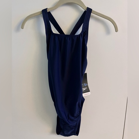 Women’s Speedo sport swimsuit - Picture 2 of 9